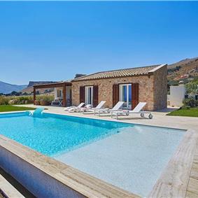 3 bedroom villa with infinity pool and jacuzzi, Scopello, sleeps 5-6
